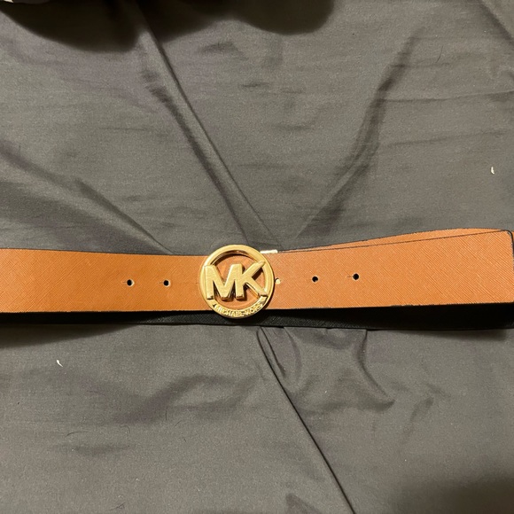 Michael Kors reversible belt - Picture 2 of 3